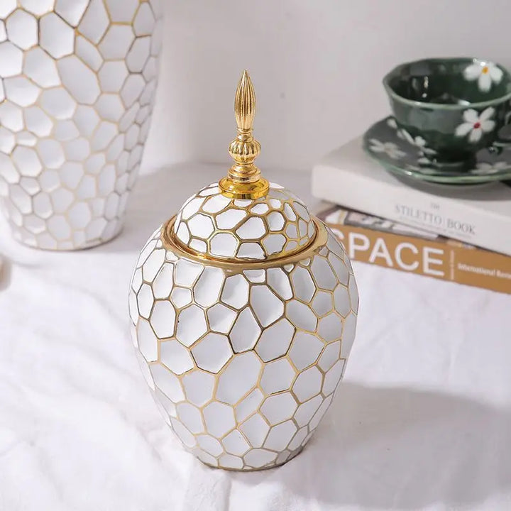 Lisslune | GoldenPattern | Ceramic Vase with Luxurious Gold Accents – Modern Decorative Home Piece
