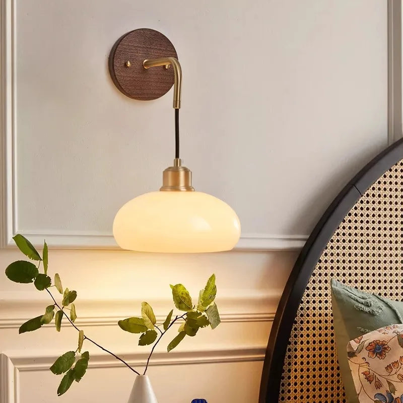 Lisslune | WalnutEdge – Modern Wall Lamp in Walnut and Brass