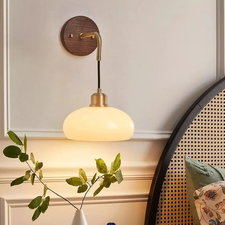 Lisslune | WalnutEdge – Modern Wall Lamp in Walnut and Brass