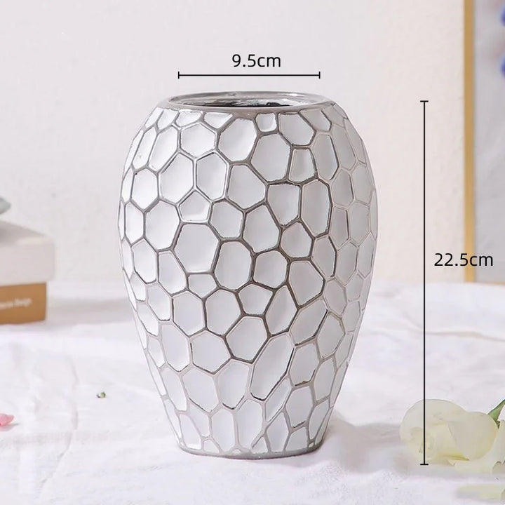 Lisslune | GoldenPattern | Ceramic Vase with Luxurious Gold Accents – Modern Decorative Home Piece