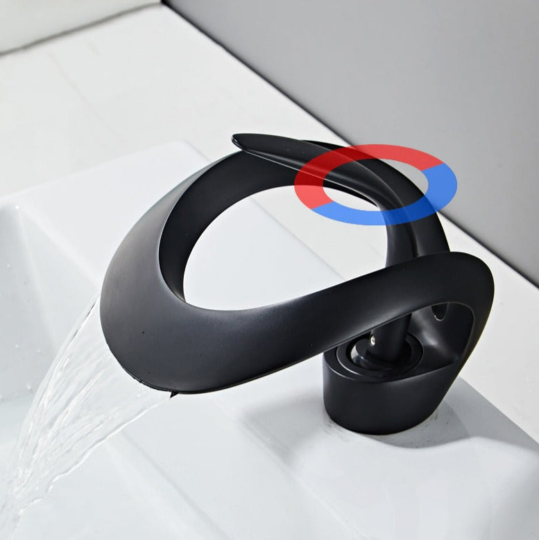 Lisslune | Modern curved bathroom faucet