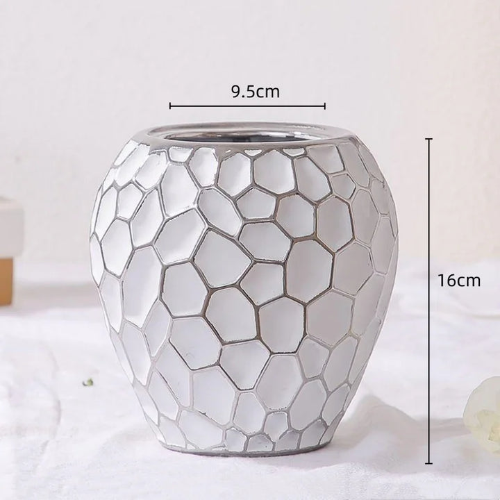 Lisslune | GoldenPattern | Ceramic Vase with Luxurious Gold Accents – Modern Decorative Home Piece