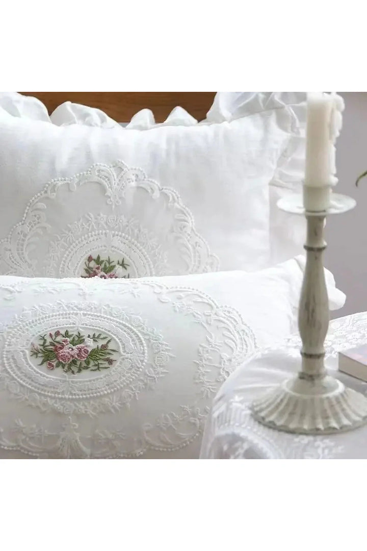 Lisslune | Lace Ruffle Protector