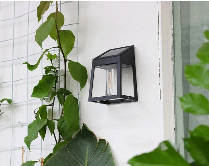 Lisslune | GuardLume – Durable LED Solar Outdoor Light