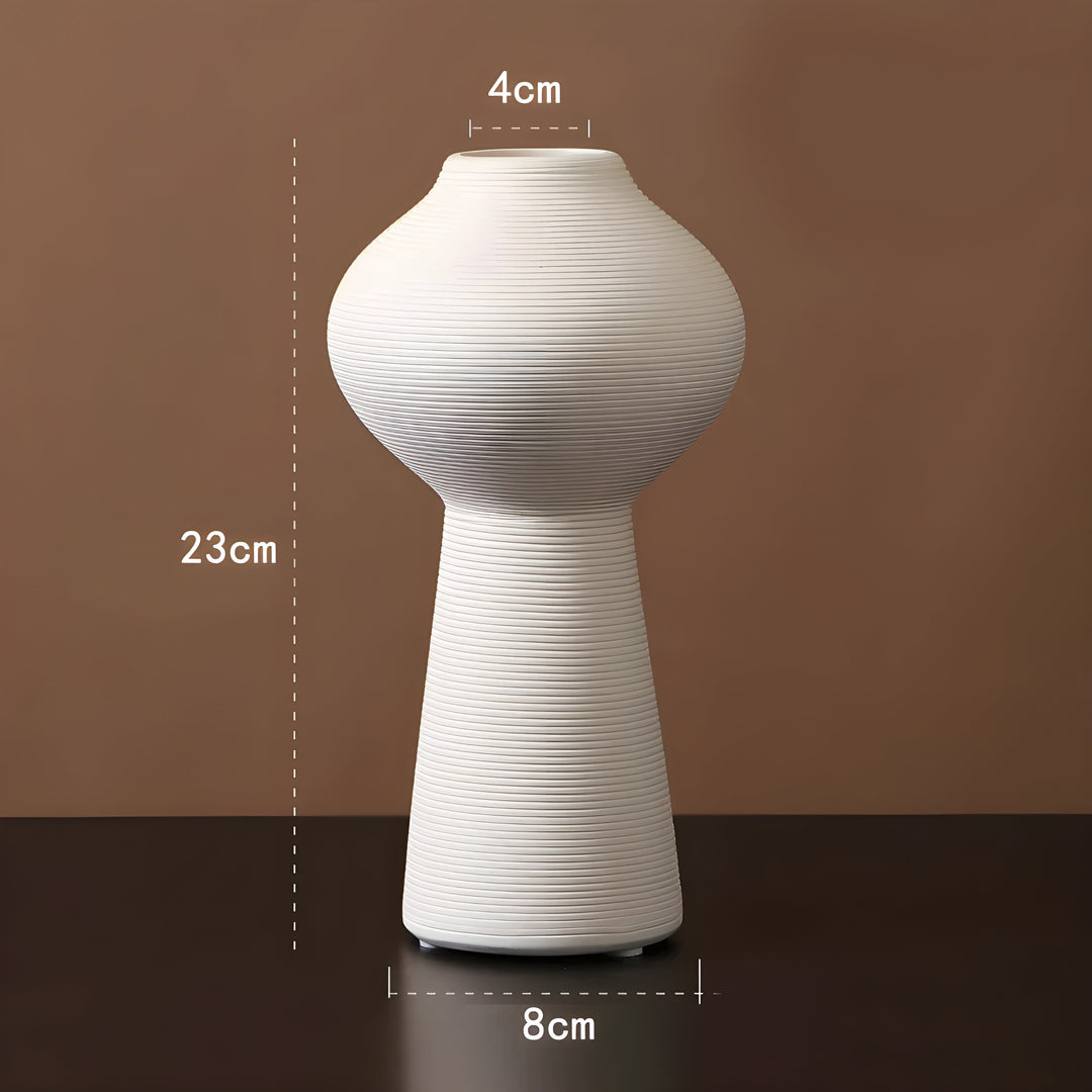 Lisslune | Minimalistic Handcrafted Ceramic Zen Vase