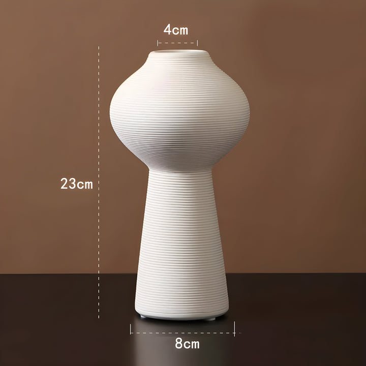Lisslune | Minimalistic Handcrafted Ceramic Zen Vase
