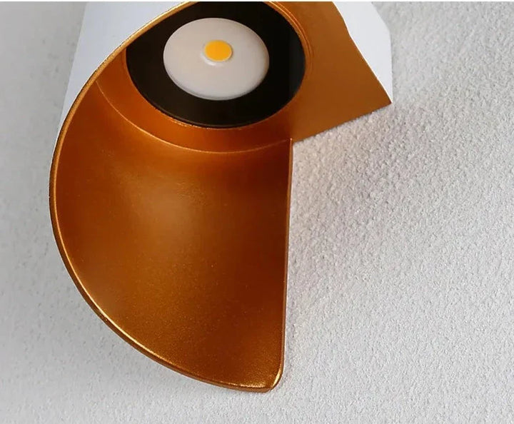Lisslune | IronEdge – Modern Wall Light Crafted from Iron and Acrylic