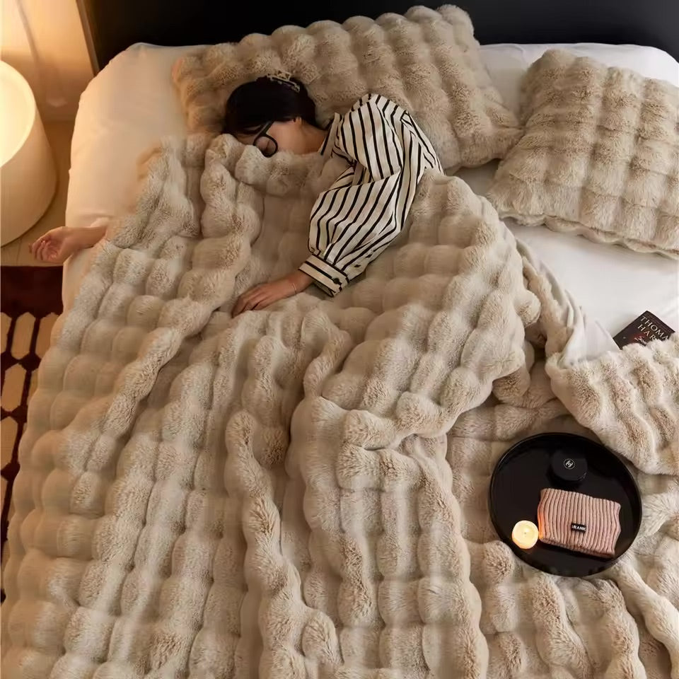 Lisslune | CloudNine - Plush rug and pillow set