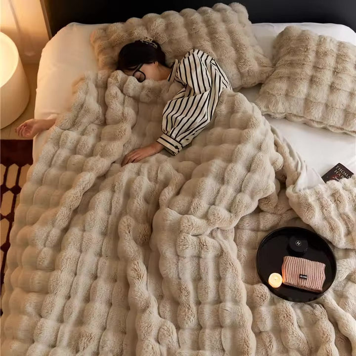 Lisslune | CloudNine - Plush rug and pillow set