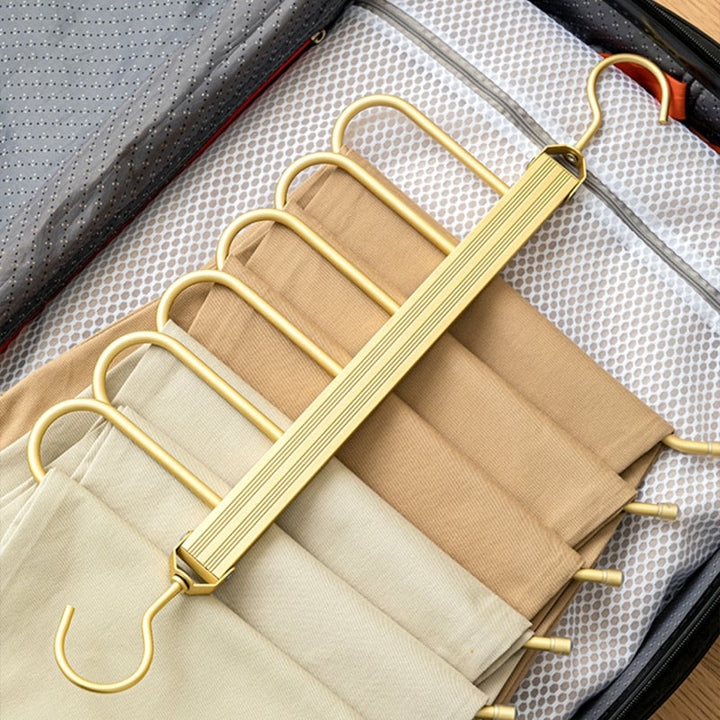 Lisslune | Space-saving trouser hangers from Gardudu made of aluminum