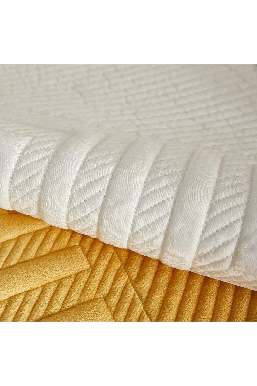 Lisslune | Soft Quilted Sofa Cover