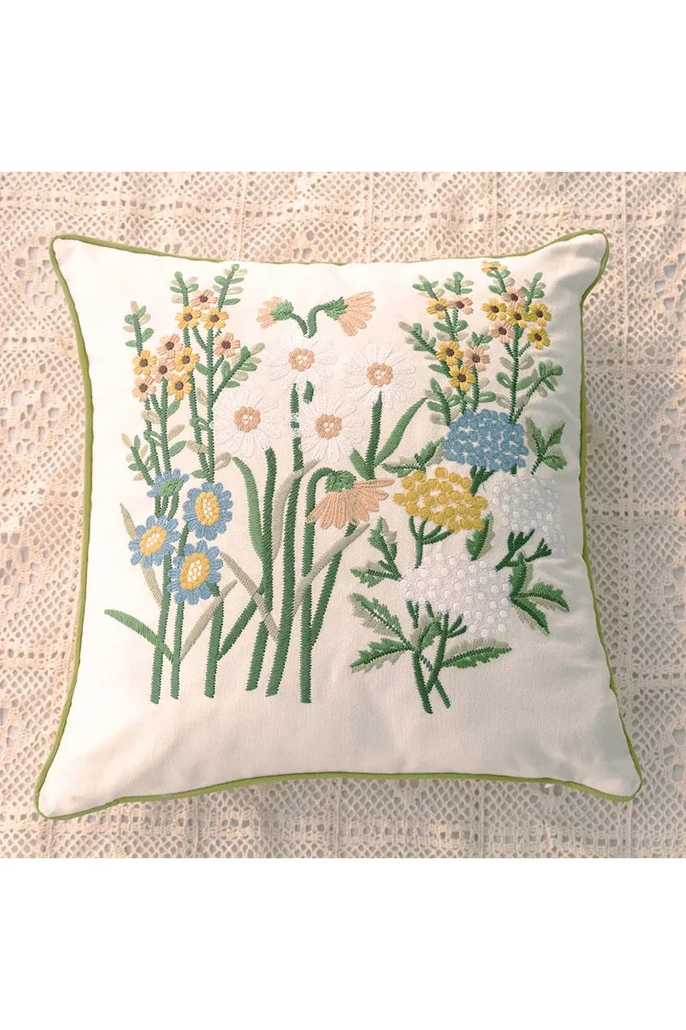 Lisslune | Embroidered cushion covers