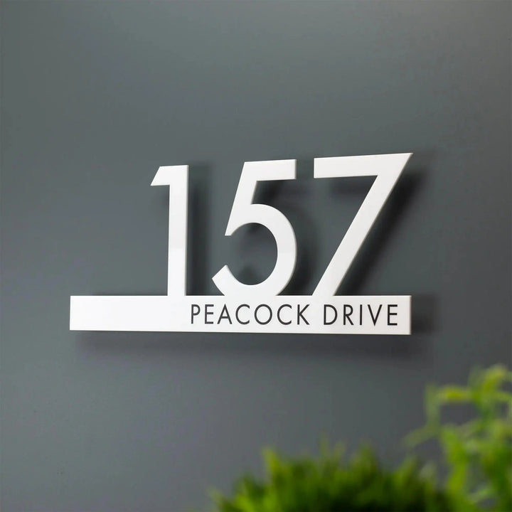 Lisslune | Personalized elegant acrylic house number sign - modern and weatherproof