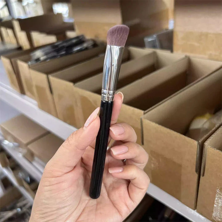 Rynx | 1PC Triangular Concealer Brush For Acne Dark Circles Tear Trough Angle Brush Height Brush Face Contour Brush Foundation Brush