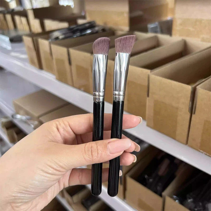 Rynx | 1PC Triangular Concealer Brush For Acne Dark Circles Tear Trough Angle Brush Height Brush Face Contour Brush Foundation Brush