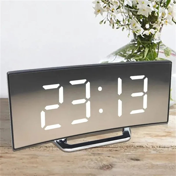 Lisslune | LED curved screen digital alarm clock with USB charging