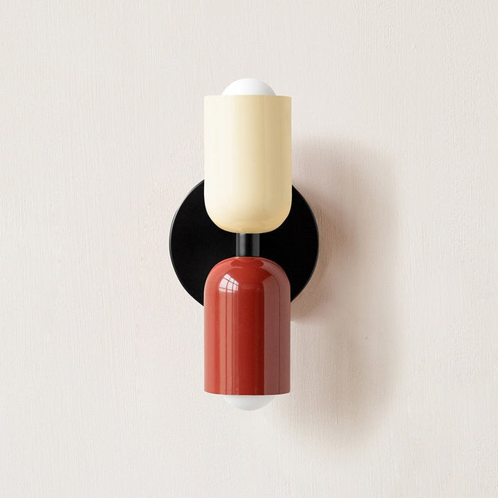 Lisslune | Lively, minimalist wall lamp with two light bulbs