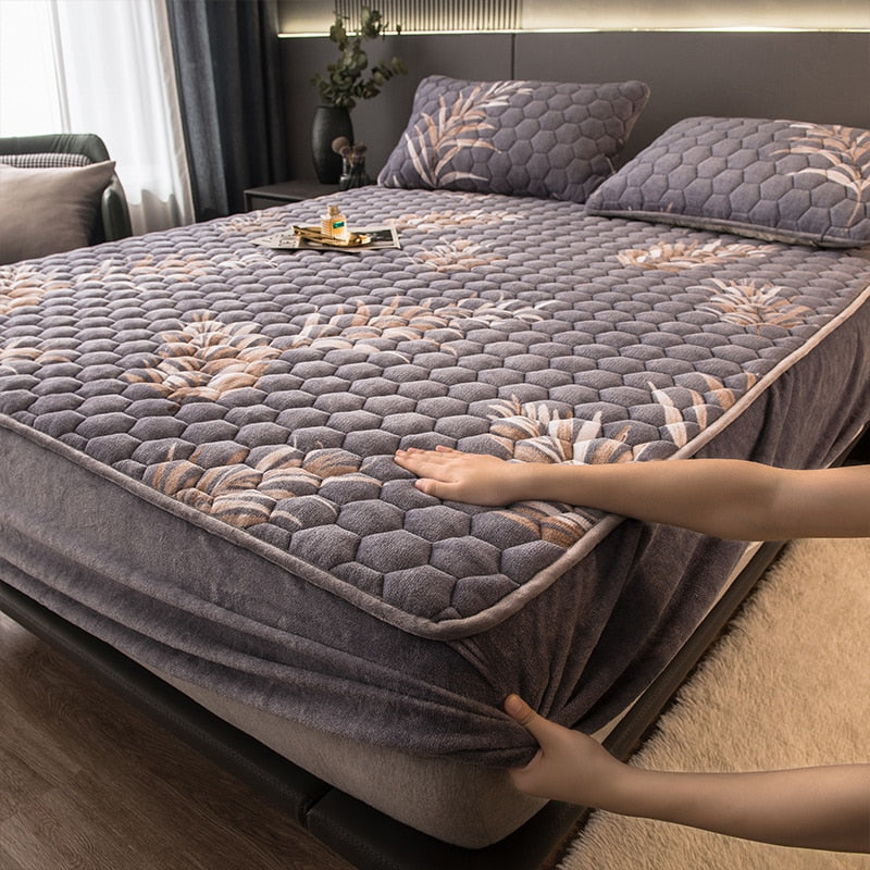 Lisslune | Elegant Velvet Thick Mattress Cover