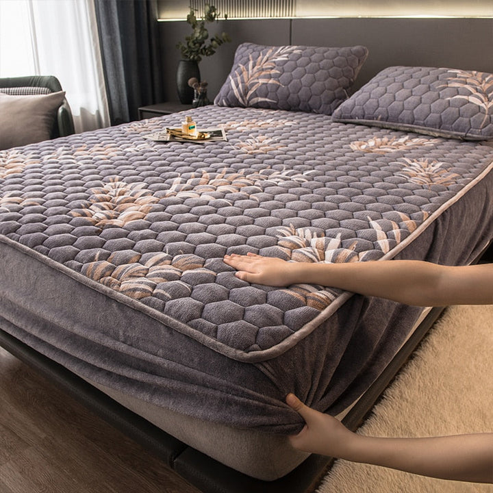 Lisslune | Elegant Velvet Thick Mattress Cover