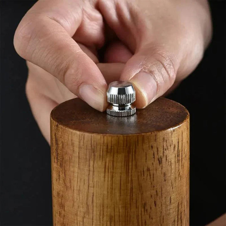 Lisslune | Stylish customizable wooden salt and pepper mills - Enhance your cooking experience