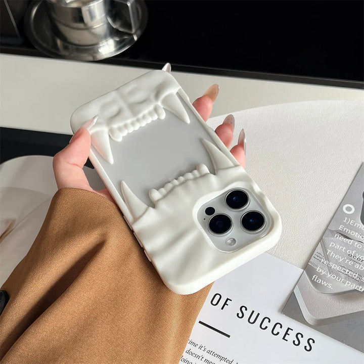Lisslune | 3D Canine Tooth Hollow Wärmeableitende Handyhülle für iPhone 16 15 14 13 12 11 Pro Max Stoßfest elektroplattierte weiche Luxusabdeckung