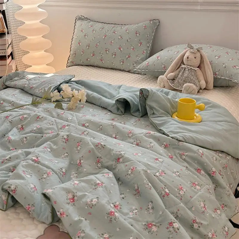 Rynx Floral Print Quilt Soft Skin-Friendly Breathable Summer Blanket with Ultrasonic Embossing Summer Machine Washable Bedspread
