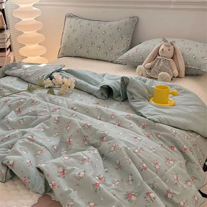 Rynx Floral Print Quilt Soft Skin-Friendly Breathable Summer Blanket with Ultrasonic Embossing Summer Machine Washable Bedspread