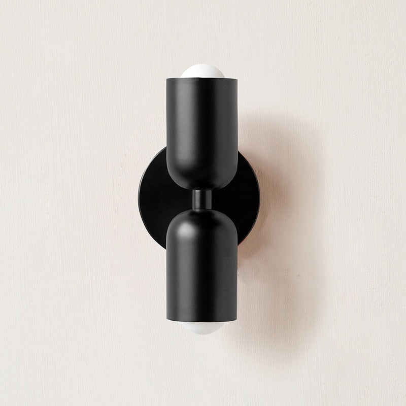Lisslune | Lively, minimalist wall lamp with two light bulbs