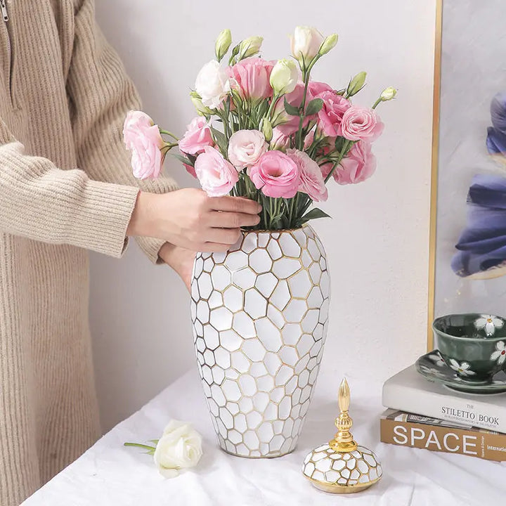 Lisslune | GoldenPattern | Ceramic Vase with Luxurious Gold Accents – Modern Decorative Home Piece