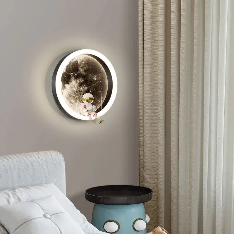 Lisslune | Astronaut On The Moon Wall Light