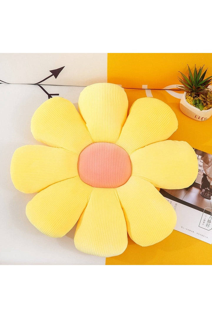 Lisslune | Daisy Pillow Design