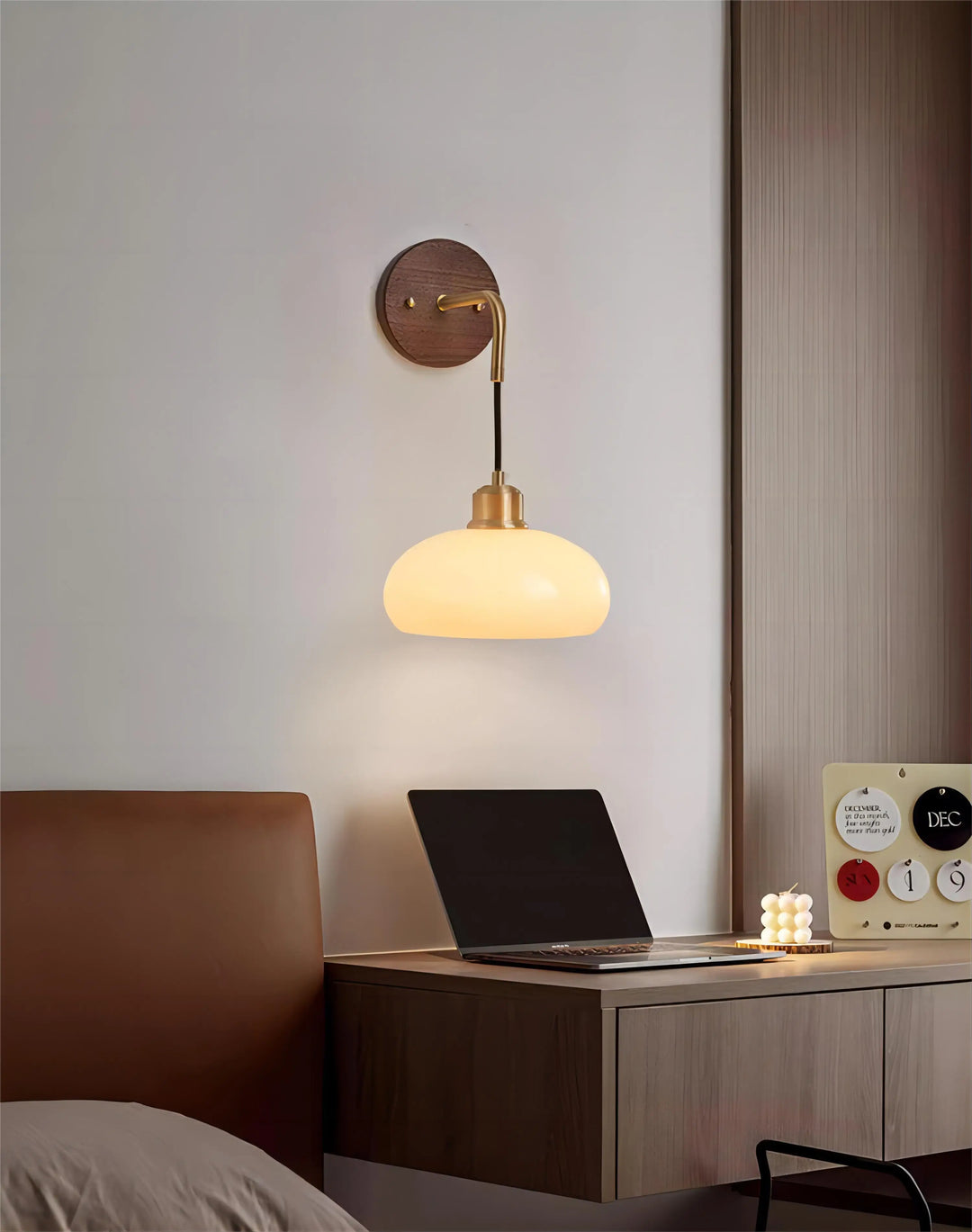 Lisslune | WalnutEdge – Modern Wall Lamp in Walnut and Brass
