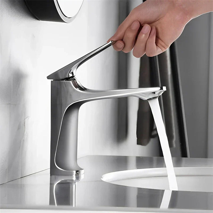 Lisslune | Elegant bathroom faucet - with single lever for timeless comfort