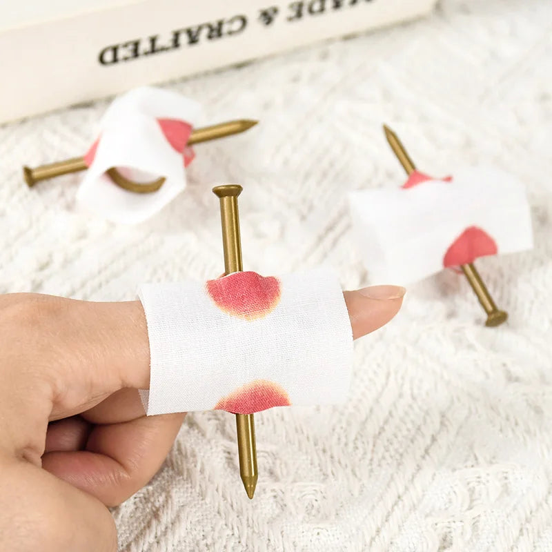 Rynx | 5-piece Bloody Nail Through Finger Joke Prank Novelty Toy Halloween Party Decoration Accessory Creepy Tricks Props Children's Birthday Gift