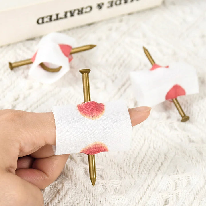 Rynx | 5-piece Bloody Nail Through Finger Joke Prank Novelty Toy Halloween Party Decoration Accessory Creepy Tricks Props Children's Birthday Gift