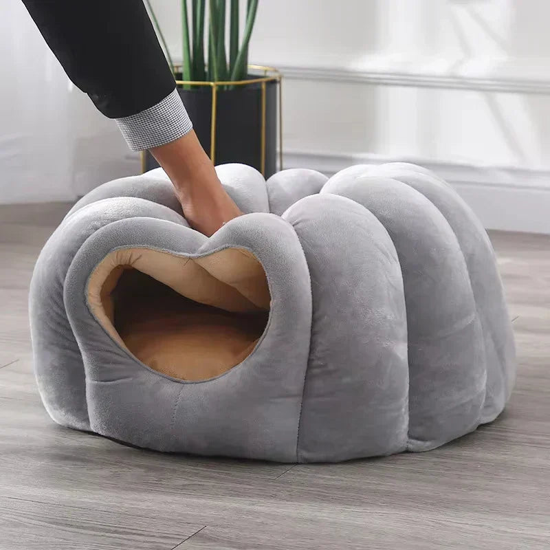 Lisslune | CozyNest Pumpkin Cat Bed – Warm, Washable & Comfortable Cat Hideaway