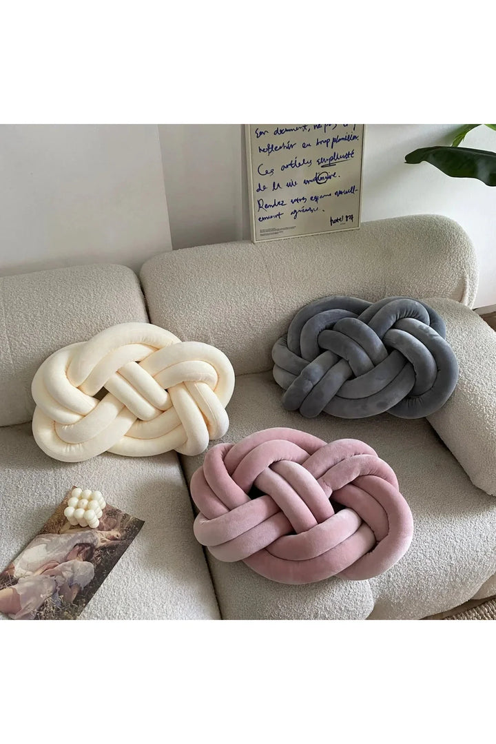 Lisslune | Knot accent pillow