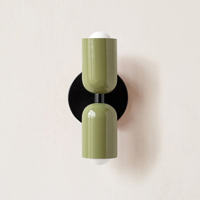 Lisslune | Lively, minimalist wall lamp with two light bulbs