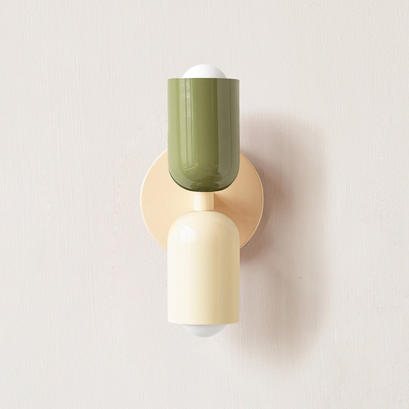Lisslune | Lively, minimalist wall lamp with two light bulbs