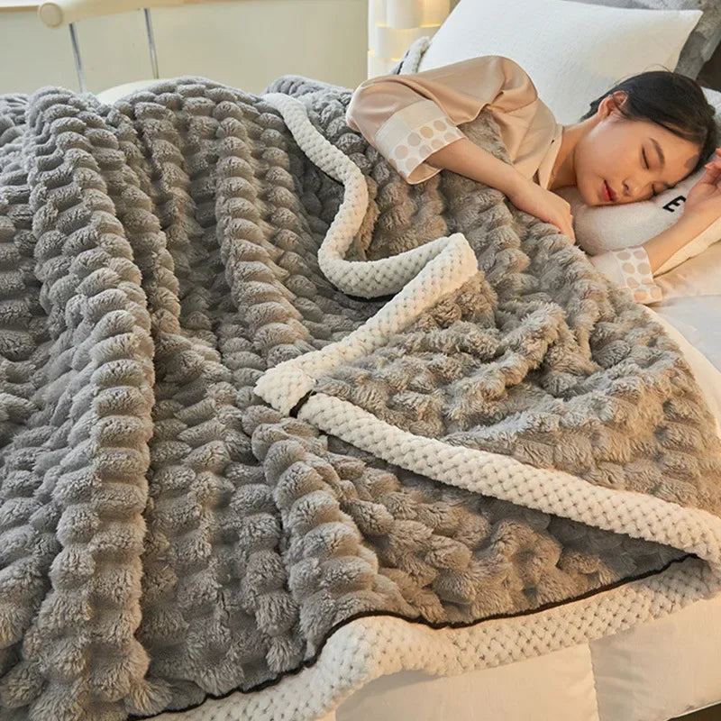 Lisslune | Ivory Blowing Blanket