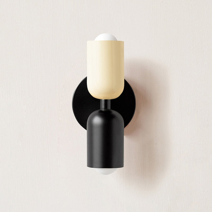 Lisslune | Lively, minimalist wall lamp with two light bulbs
