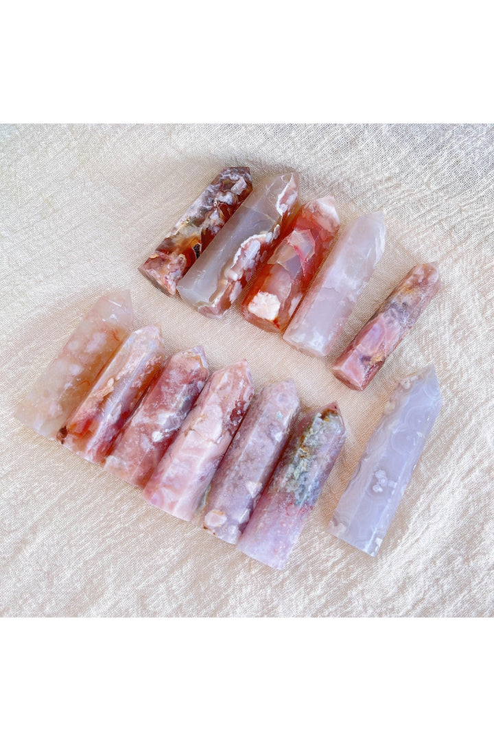 Lisslune | Agate gemstone display tower