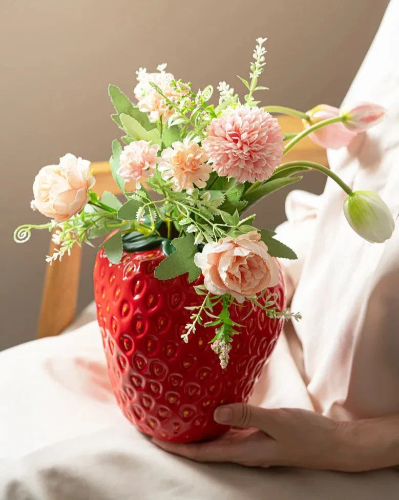 Lisslune | Ugly Strawberry Vase