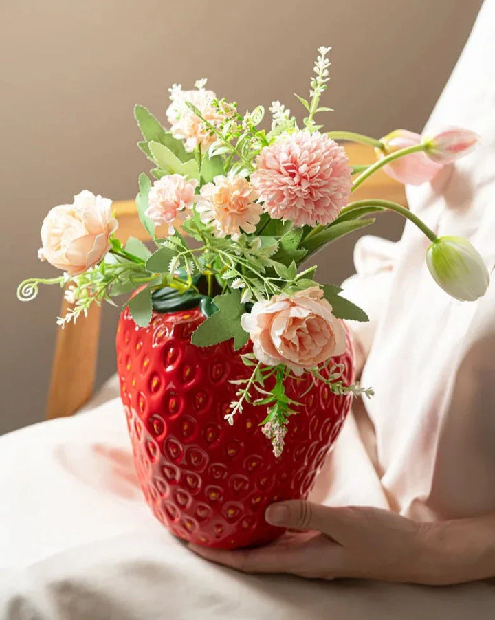Lisslune | Ugly Strawberry Vase