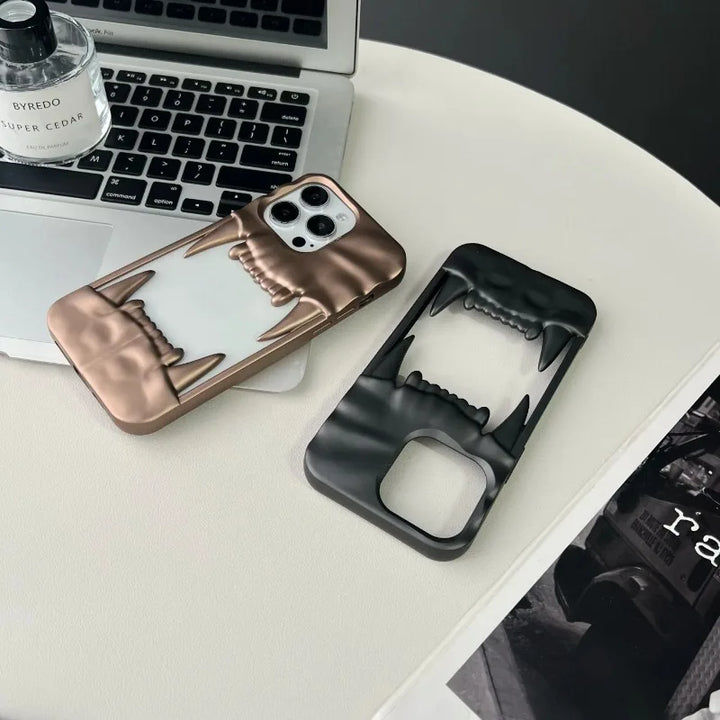 Lisslune | 3D Canine Tooth Hollow Wärmeableitende Handyhülle für iPhone 16 15 14 13 12 11 Pro Max Stoßfest elektroplattierte weiche Luxusabdeckung