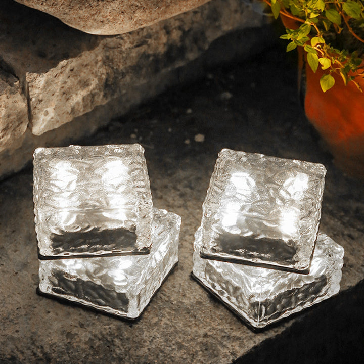 Lisslune | CubeGlow – Weatherproof solar-powered ice cube lamp for stylish garden and terrace atmosphere