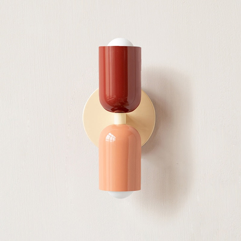 Lisslune | Lively, minimalist wall lamp with two light bulbs