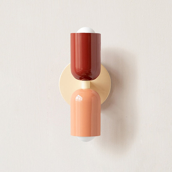 Lisslune | Lively, minimalist wall lamp with two light bulbs