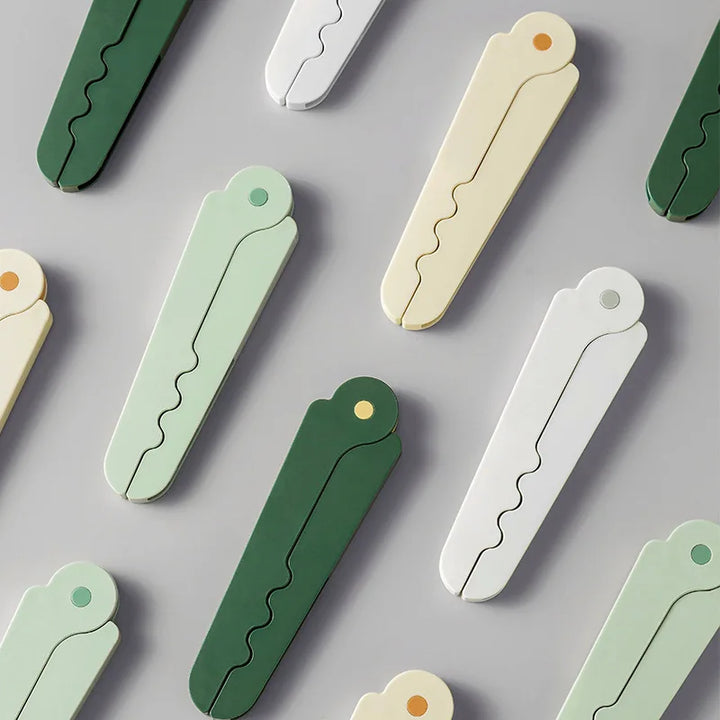 Lisslune | Travel Ease Foldable Clothes Hanger