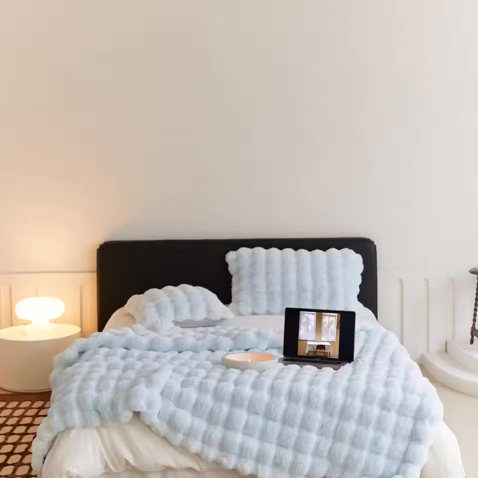 Lisslune | CloudNine - Plush rug and pillow set